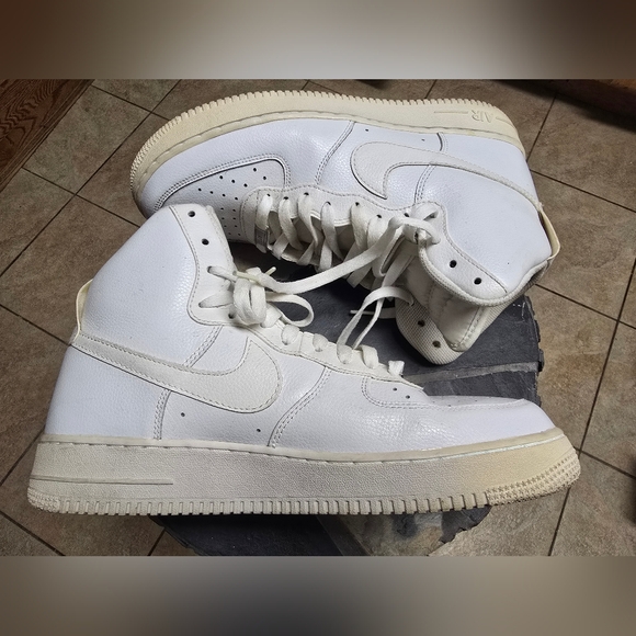 Mens White High-Top Air Force Ones Size 11 - Picture 4 of 9